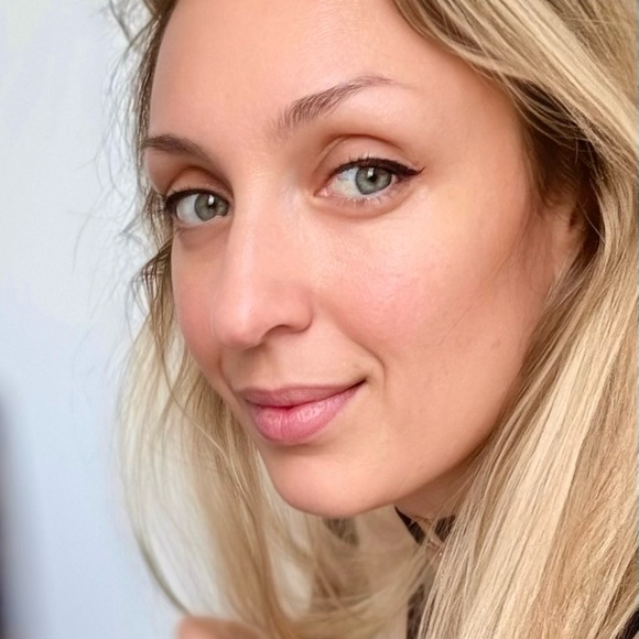 Meet your Posher, Christine - Picture 1 of 1